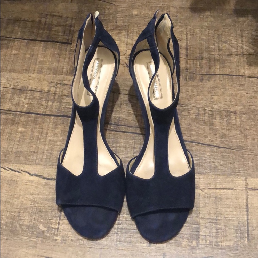 Antonio Melanie Navy Heels